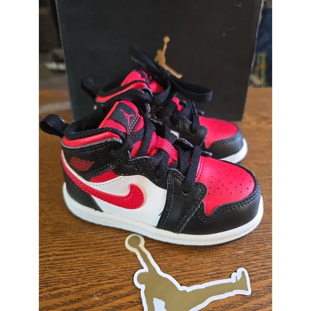 Jordan‎ 1 Mid Bred Toe Size 6c